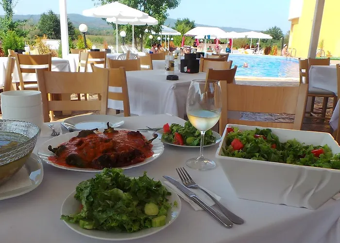 Family Orios فندق 3*