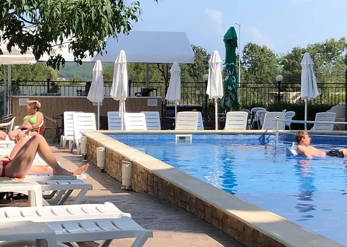 فندق Family Orios 3*