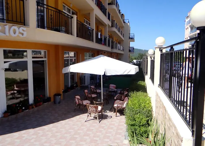 Family Orios فندق